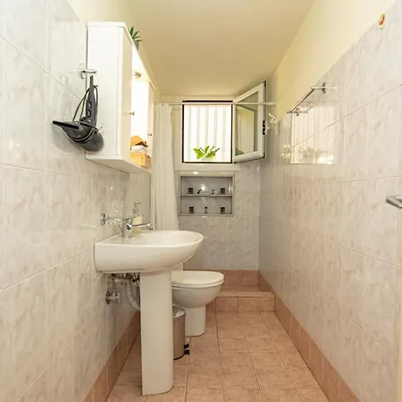 Veranda House خانيا